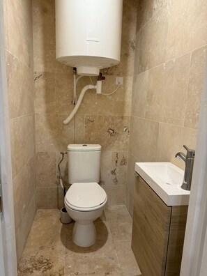 Towels, toilet paper - Le Prestige - T2 New and Fitted (Évreux)