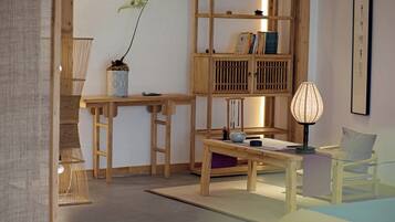 Superior suite, uitzicht op bergen | Woonkamer