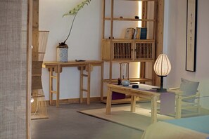 Suite superior, vistas a la montaña | Sala de estar