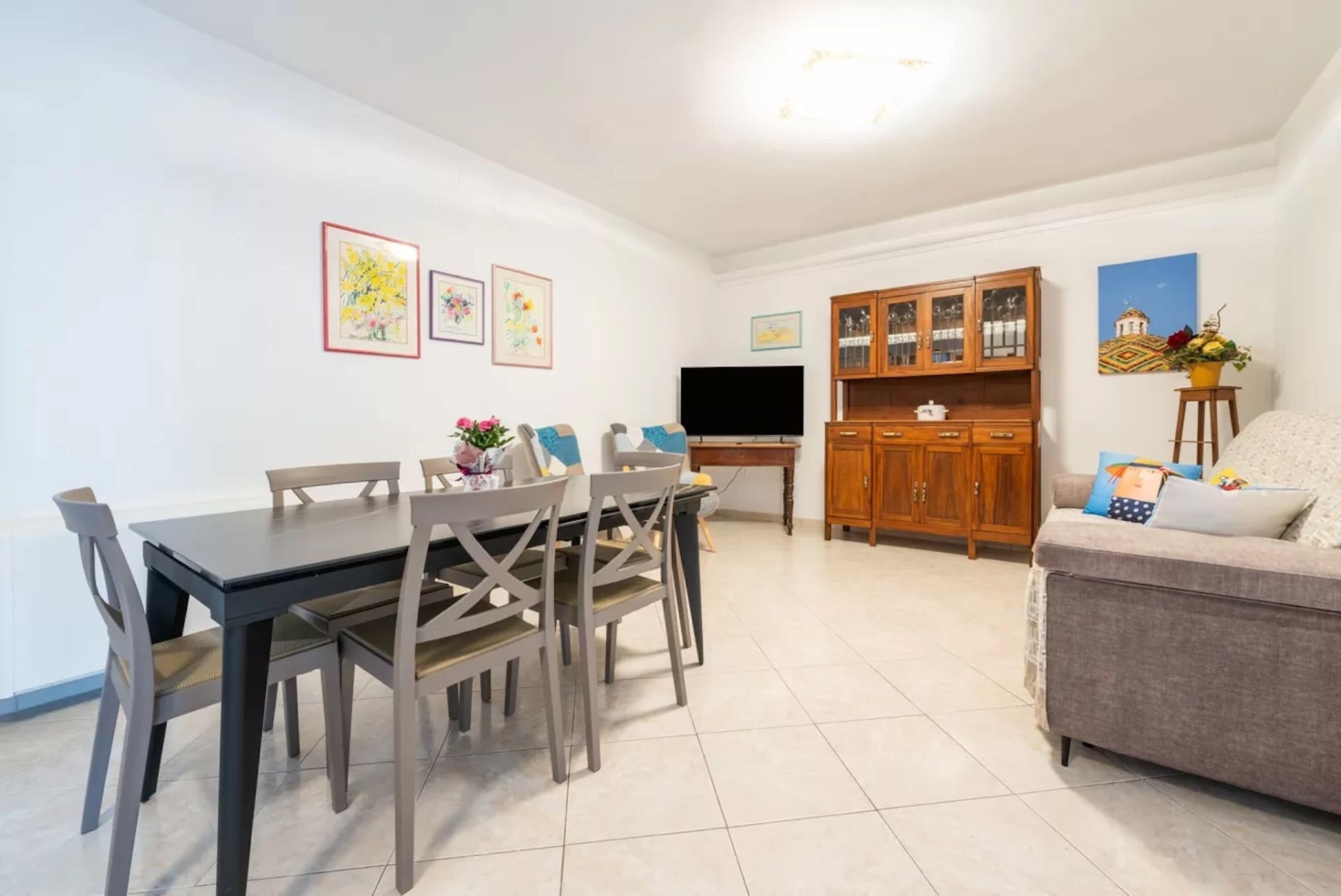 Apartamento, 2 quartos, sacada, vista para a cidade | Sala de jantar
