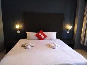 Standard Double Room | In-room safe, desk, laptop workspace, free WiFi - Chilli House Patong (Patong)
