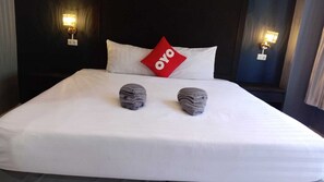Standard Double Room | In-room safe, desk, laptop workspace, free WiFi - Chilli House Patong (Patong)
