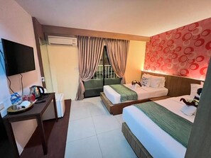 Superior Twin Room, Balcony, City View | In-room safe, desk, laptop workspace, free WiFi - Chilli House Patong (Patong)
