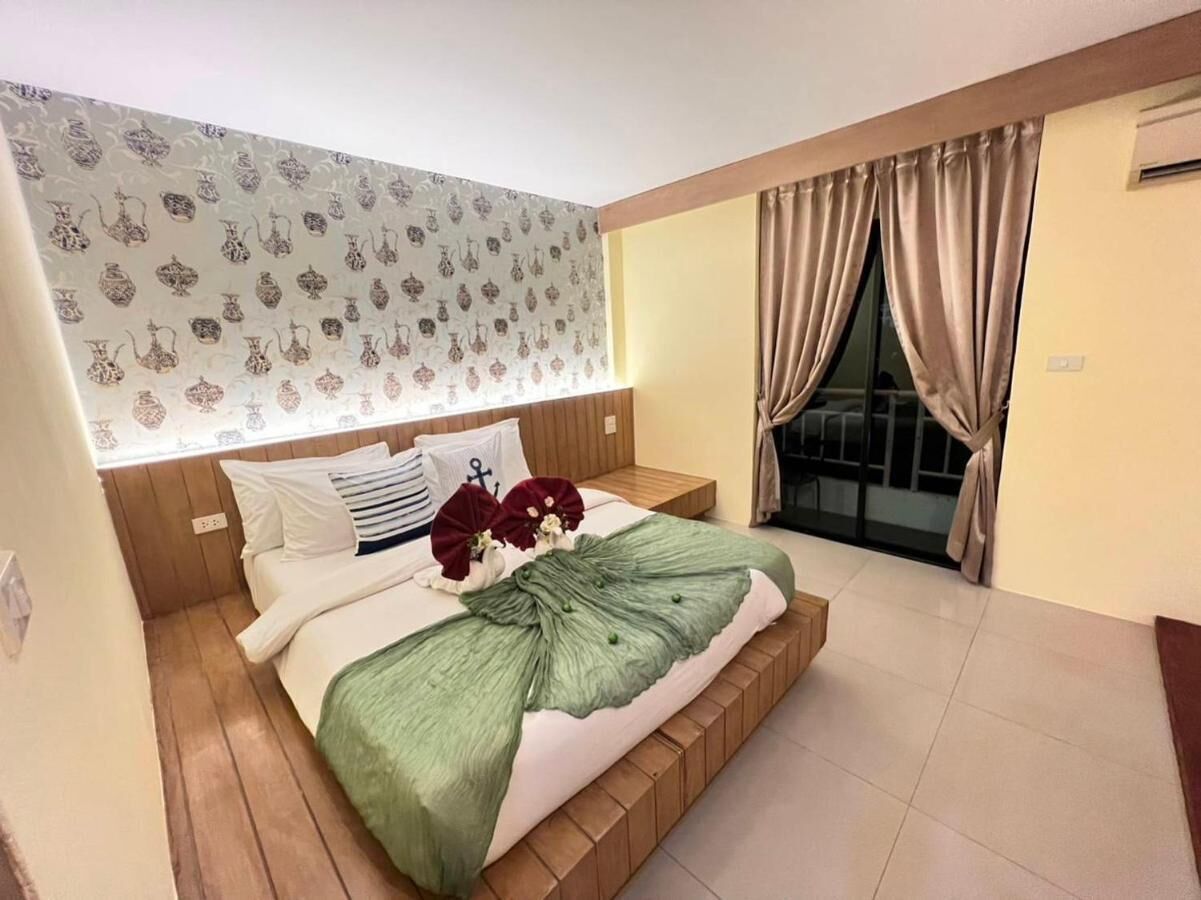 Superior Double Room, Balcony, City View | In-room safe, desk, laptop workspace, free WiFi