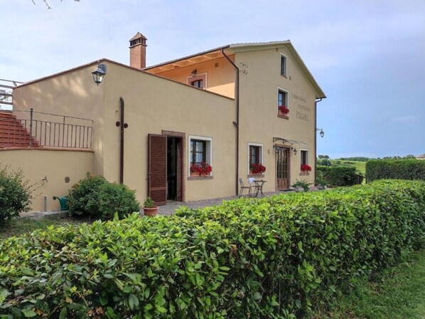 Front of property - Agriturismo Polgara (Toscana)