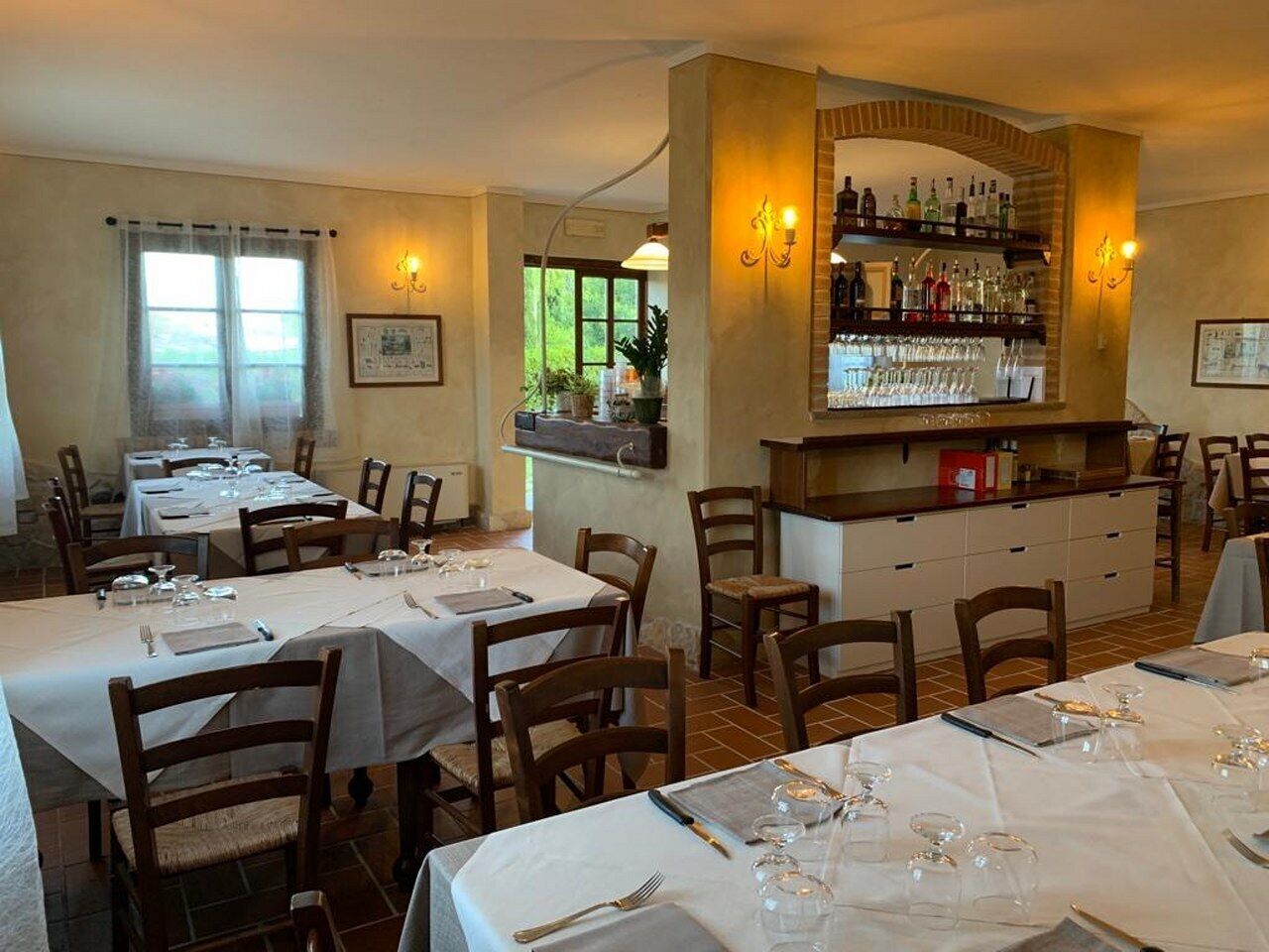 Daily cooked-to-order breakfast (EUR 15 per person)