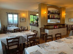 Petit déjeuner préparé sur commande (15 EUR par personne)