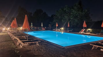 Seasonal outdoor pool, open 9:00 AM to 7:00 PM, pool umbrellas