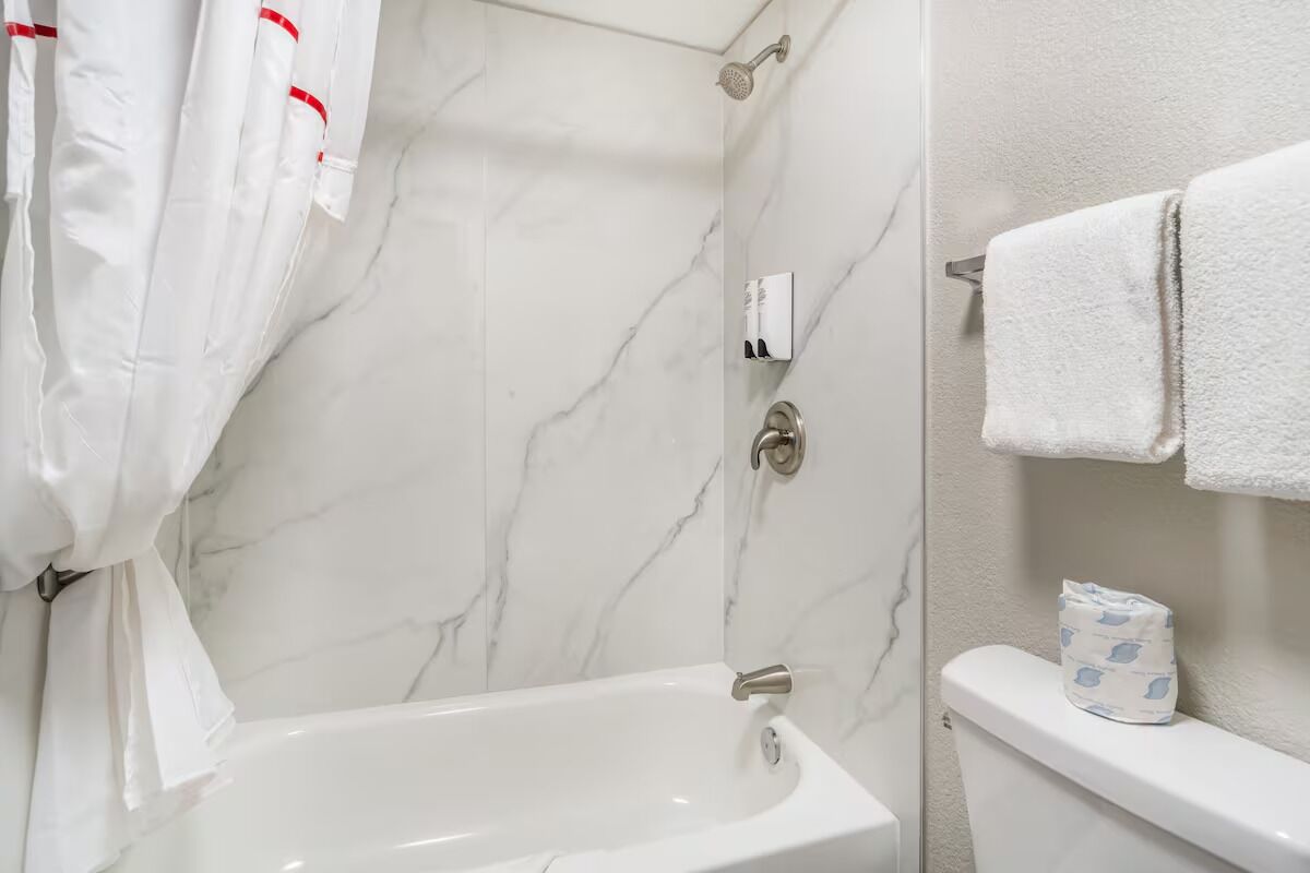 Hassle-free Room W/ Tv Perfect For Business Traveler Visiting Greenville - Greenville, SC