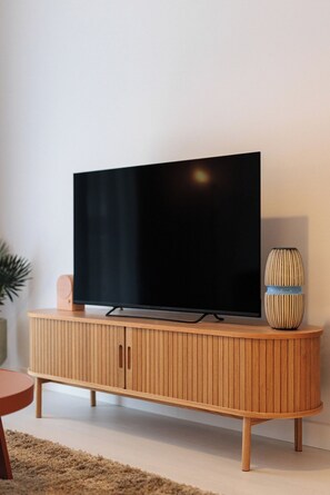 公寓, 3 间卧室, 阳台, 城市景观 | 办公桌、笔记本电脑工作区、遮光窗帘、熨斗/熨衣板