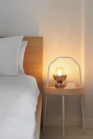 Apartament, 3 dormitoris, balcó, vistes a la ciutat | Escriptori, espai de treball apte per a portàtils i cortines opaques 