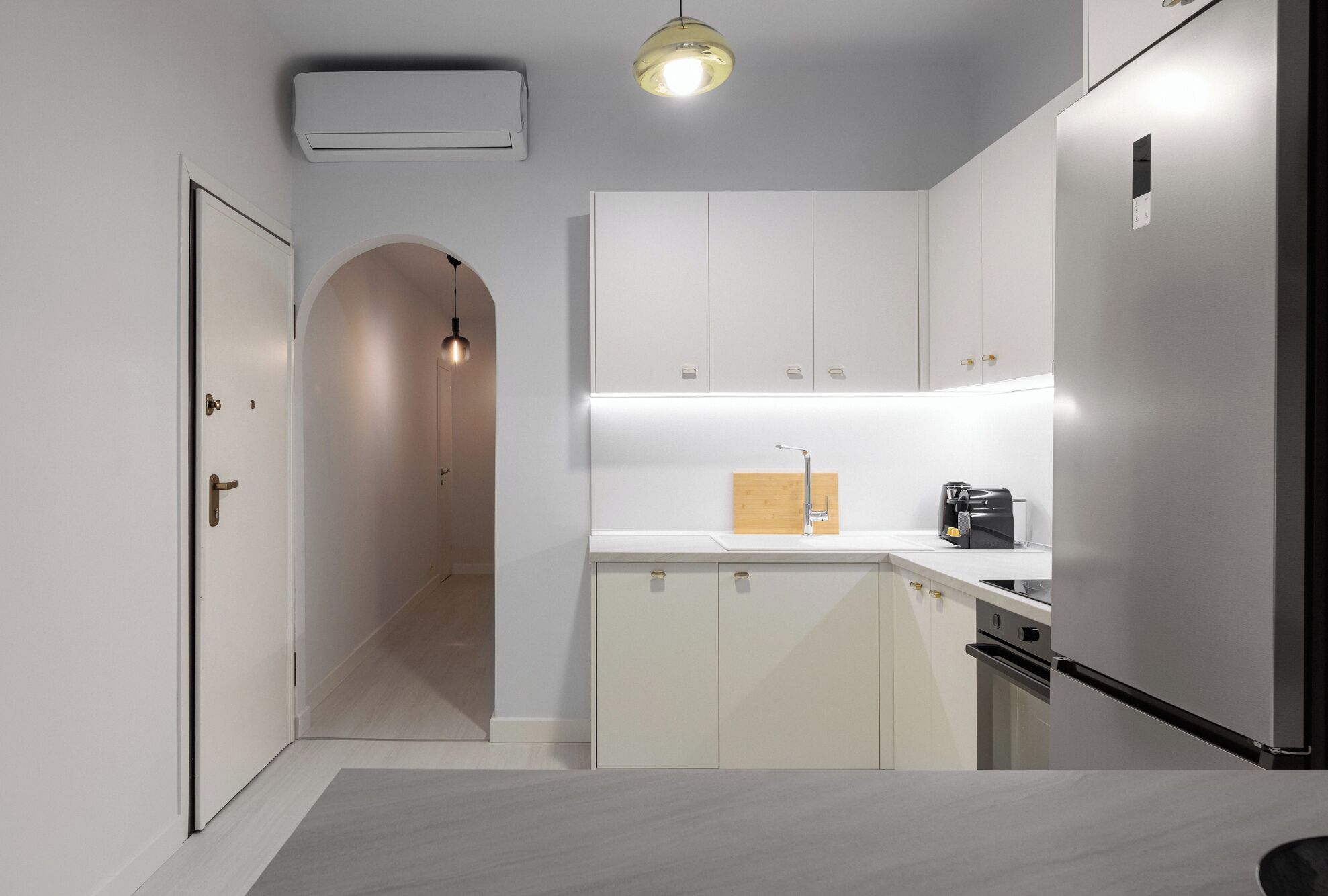 Huoneisto, 3 makuuhuonetta, parveke, kaupunkinäköala | Yksityinen keittiö | Täysikokoinen jääkaappi, uuni, liesi, astianpesukone