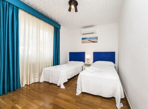 7 chambres, fer et planche à repasser, Wi-Fi gratuit, draps fournis