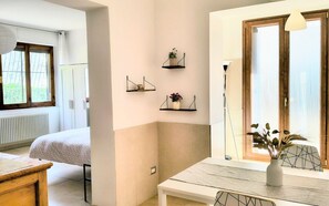 1 chambre, fer et planche à repasser, Wi-Fi gratuit, draps fournis