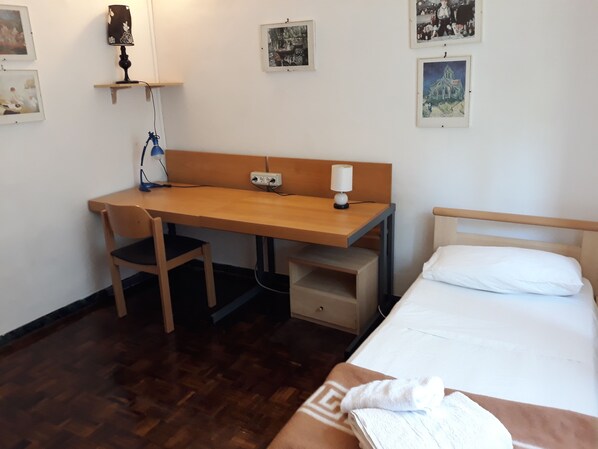 Single Room, Garden View | Free WiFi - Bed in Siena (Siena)