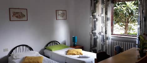 Tomannsrom – basic, hageutsikt | Wi-fi (inkludert)