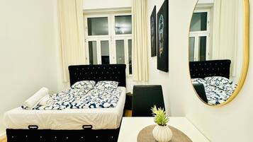 Basic Apartment | Iron/ironing board