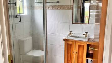 Dusche, Handtücher, Seife, Toilettenpapier