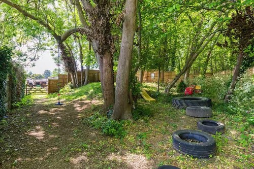 Cosy Country Lodge w Mezzanine nr Brands Hatch