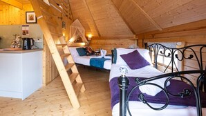 1 bedroom, free WiFi, bed sheets - Cosy Country Lodge w Mezzanine nr Brands Hatch (West Malling)