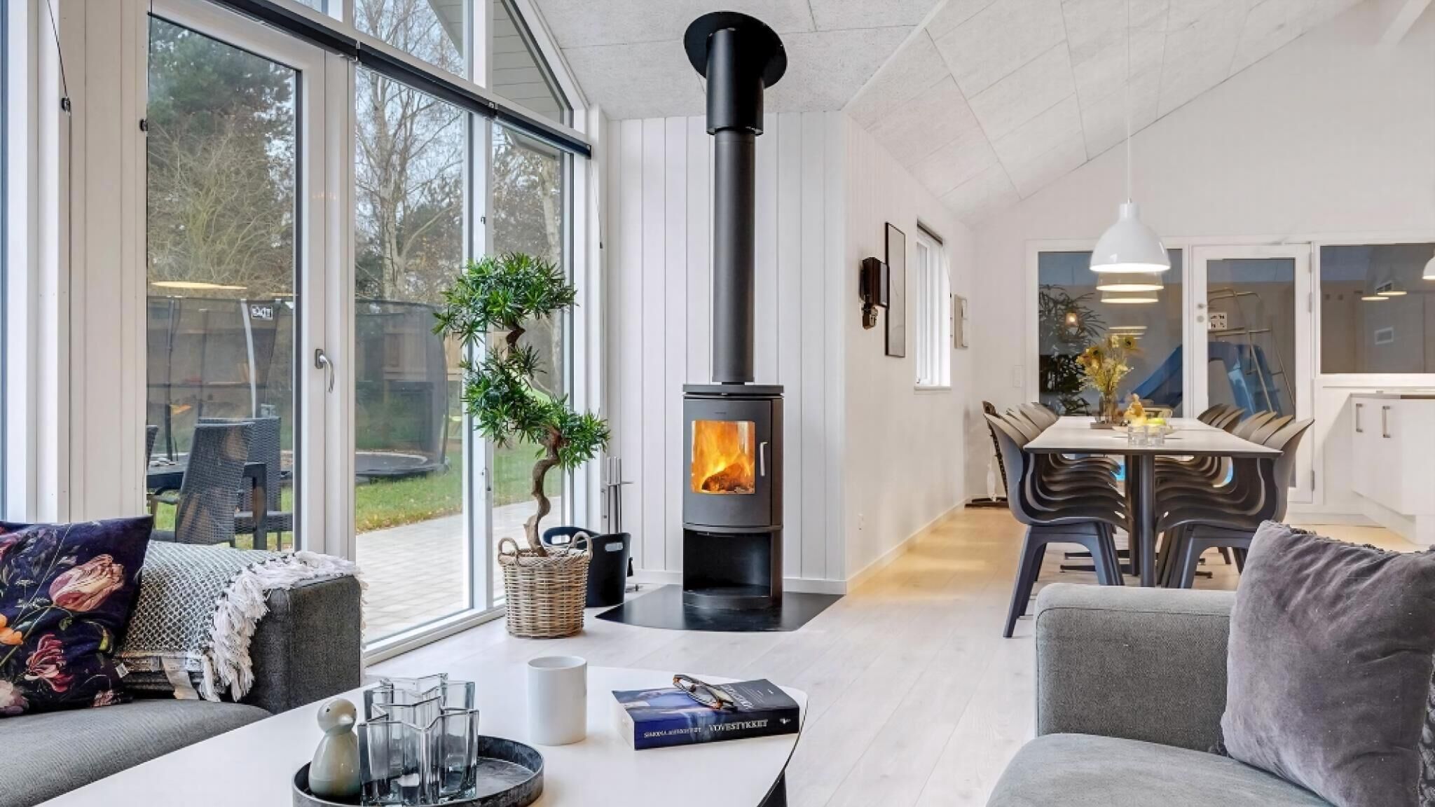 Kamin, Tischfußball, Tischtennisplatte