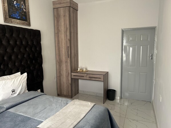 1 bedroom, iron/ironing board, free WiFi, bed sheets - Boutique Ensuite Room Mineheart Hotel, Masvingo (Masvingo)