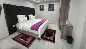 1 bedroom, iron/ironing board, free WiFi, bed sheets - Boutique Ensuite Room Mineheart Hotel, Masvingo (Masvingo)