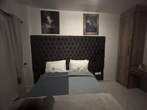 1 bedroom, iron/ironing board, free WiFi, bed sheets - Boutique Ensuite Room Mineheart Hotel, Masvingo (Masvingo)