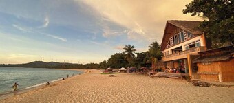 คาซา วิคตอเรีย บีช รีสอร์ต แอนด์ เรสเตอรองต์