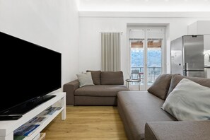 TV - Modern Apartment with Terrace and Mezzanine in Colico, Lake Como (Colico)