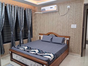 4 habitaciones, tabla de planchar con plancha, wifi y ropa de cama 