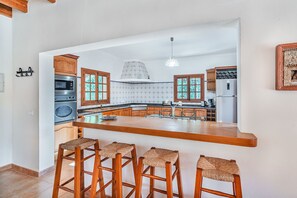 Fridge, microwave, oven, dishwasher - Villa Manyani - By Dream Villas Pollensa (Pollensa)