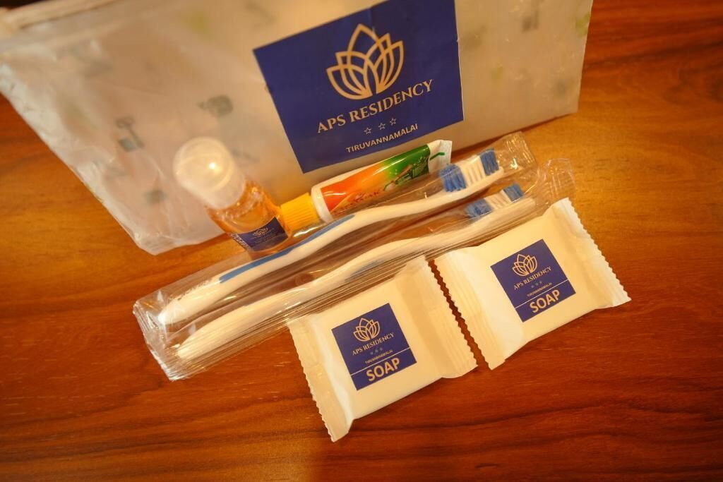 Shower, free toiletries, towels