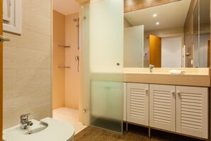 Shower, towels