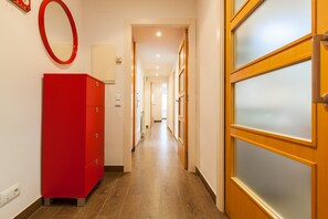 Interior - ‘Lemon Tree’ Apartment with Private Terrace, Wi-Fi and Air Conditioning (Canet de Mar)