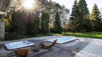 Bain à remous extérieur