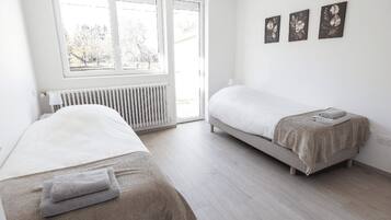 3 chambres, fer et planche à repasser, Wi-Fi, draps fournis