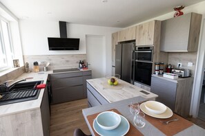 Microwave, oven, stovetop, dishwasher - 4* gite with spa area near Juvaincourt, Epinal and Vittel (9 pers) (Mattaincourt)