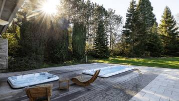 Bain à remous extérieur