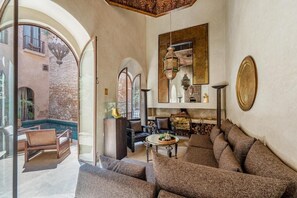 Interior - Riad Royal Koubba - Luxury Private Riad Featuring 100% Moroccan Architecture (Marrakesh)