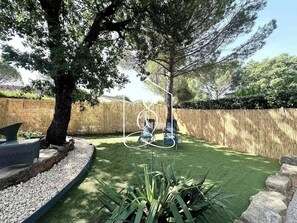 Property grounds - La petite Provence, in a secure residence with swimming pool (Tourrettes)