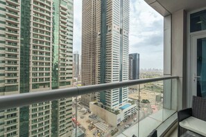 Property grounds - Free housekeeping visits during your stay - StayShort - Contemporary 1BR Escape for 4 in Dubai Marina (Dubai Marina)
