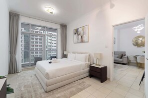 1 bedroom, iron/ironing board, WiFi, bed sheets - Free housekeeping visits during your stay - StayShort - Contemporary 1BR Escape for 4 in Dubai Marina (Dubai Marina)
