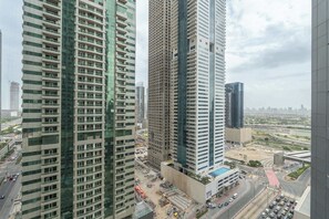 Exterior - Free housekeeping visits during your stay - StayShort - Contemporary 1BR Escape for 4 in Dubai Marina (Dubai Marina)