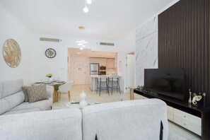 TV - Free housekeeping visits during your stay - StayShort - Contemporary 1BR Escape for 4 in Dubai Marina (Dubai Marina)