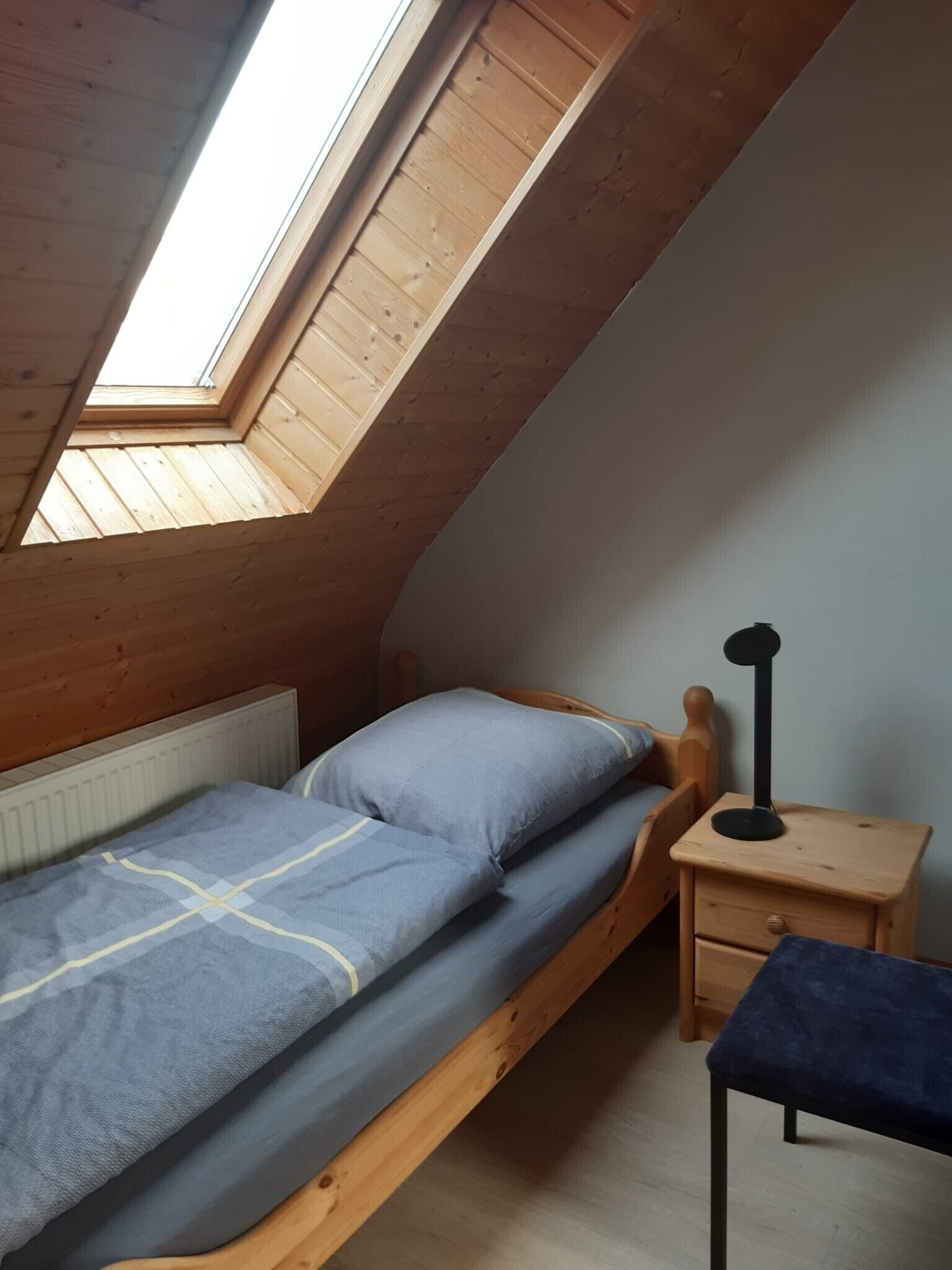 2 bedrooms, desk, WiFi