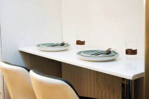 Dining - Greenwich Apartment 20 minutes from central London (London)