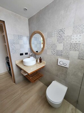 Handtücher, Seife, Toilettenpapier