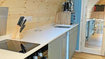 Fridge, oven, stovetop, toaster