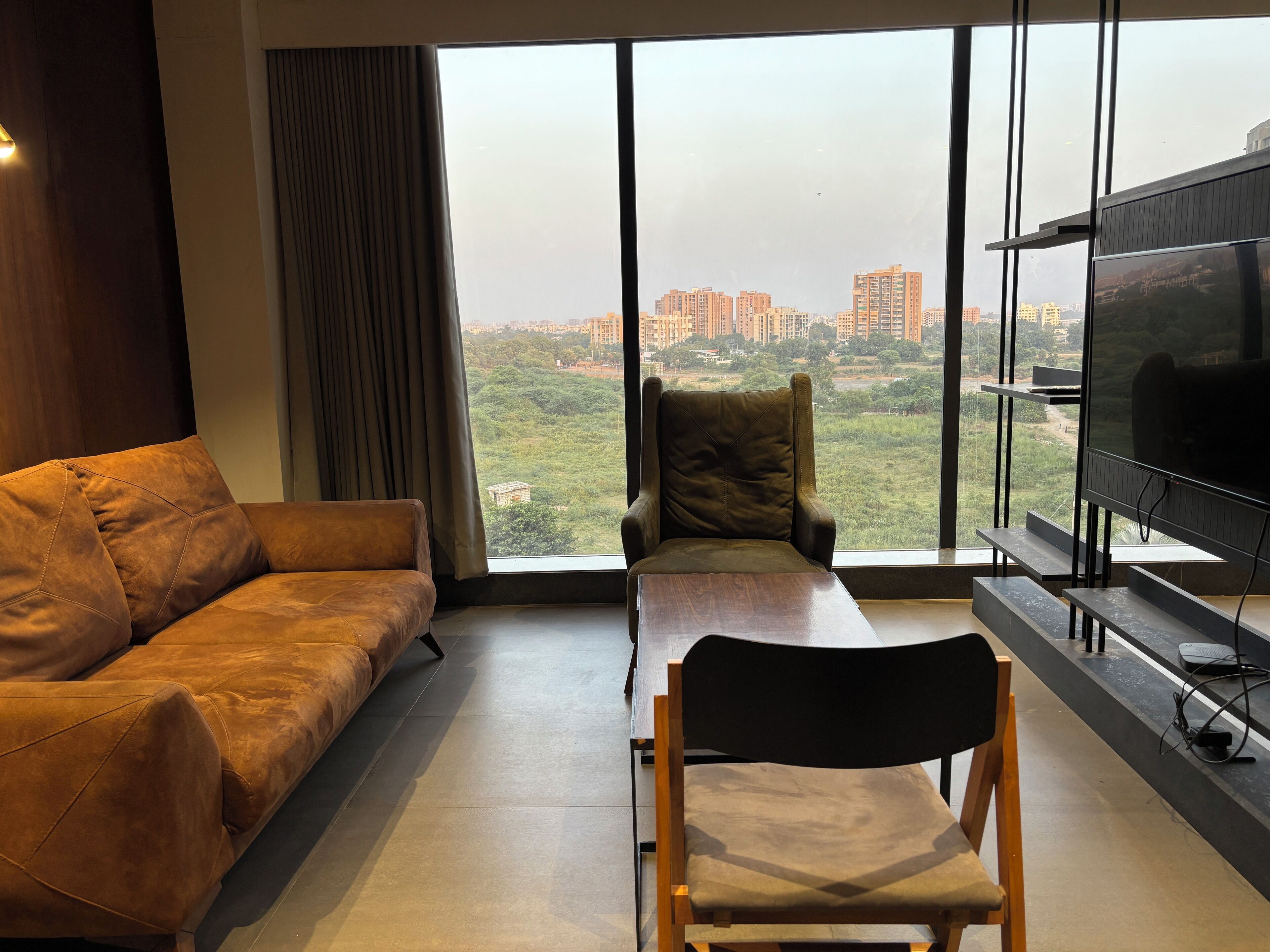 Ropa de cama de alta calidad, colchones con efecto memoria y escritorio 